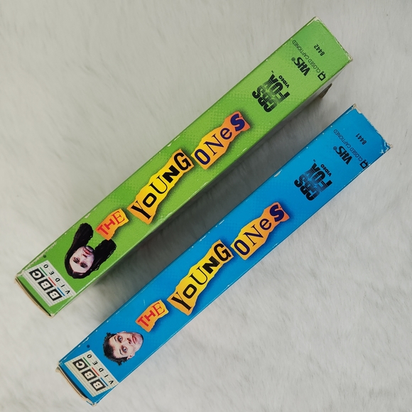The Young Ones 2 VHS set, 6 Episodes - Picture 15 of 17